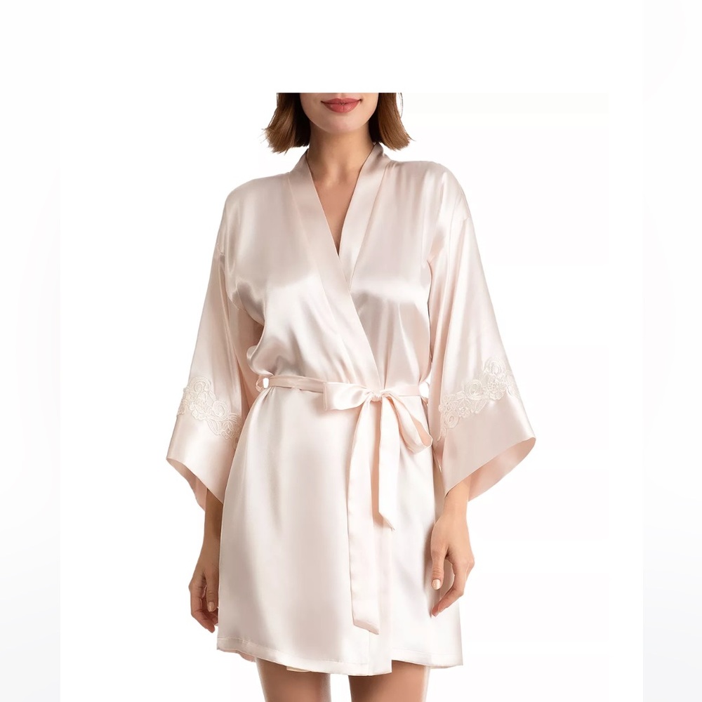 Nwt bloomingdales satin robe